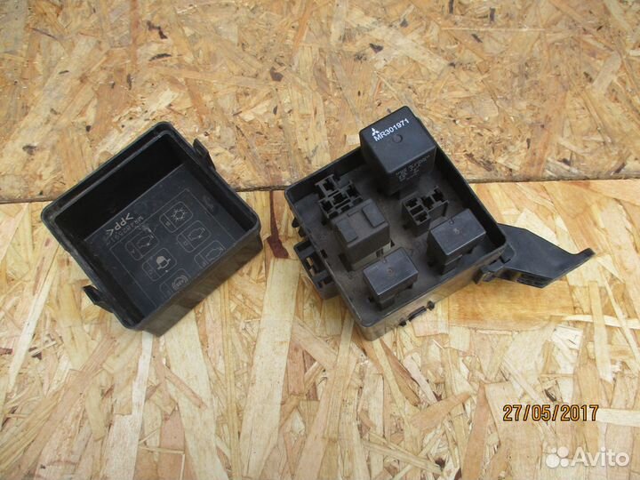 Блок предохранителей Митсубиси Паджеро 4