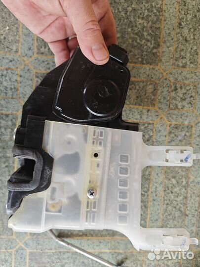 Замок передней правой двери хендай Туксон