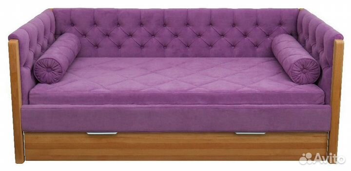 Кровать из бука с мягкой обивкой