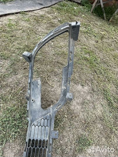 Решетка переднего бампера 86560-a2300