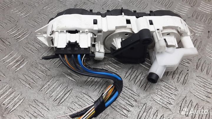 Блок управления климатической установкой Ford Focu