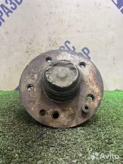 Ступица передняя левая Mercedes-Benz W202 седан