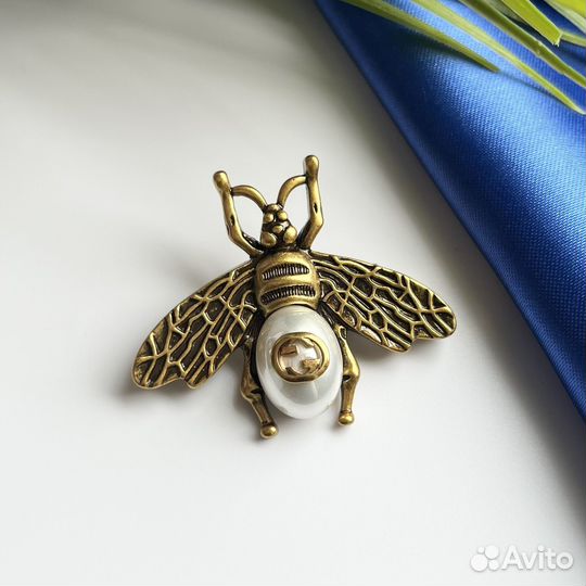 Брошь пчела