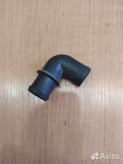 Патрубок (трубопровод, шланг) Volkswagen Passat B5