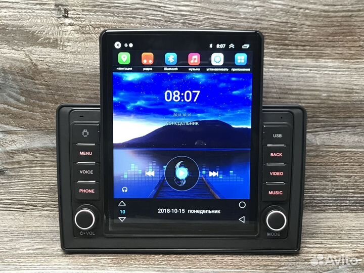 Магнитола на Volkswagen в стиле Тесла