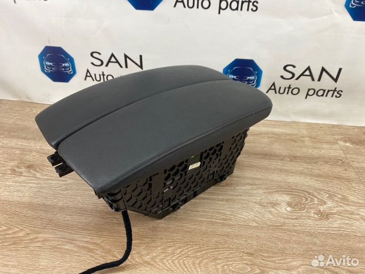 Подлокотник Bmw X5 E70 N52B30AF 2008