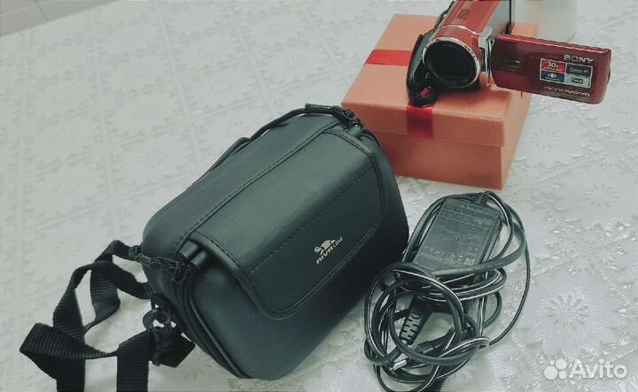 Видеокамера Sony Handycam HDR-CX200E