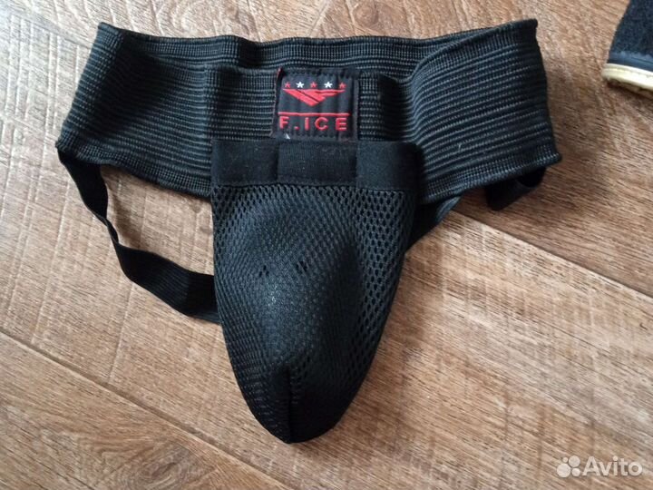 Перчатки для единоборств