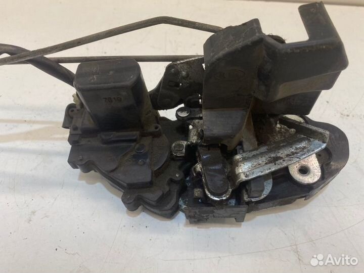 Замок боковой двери задний левый Kia Spectra седан