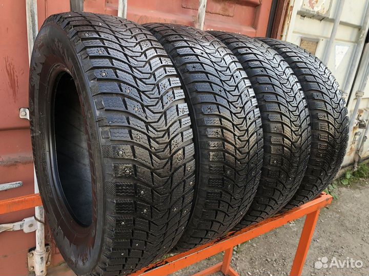 Michelin X-Ice North 3 215/65 R16