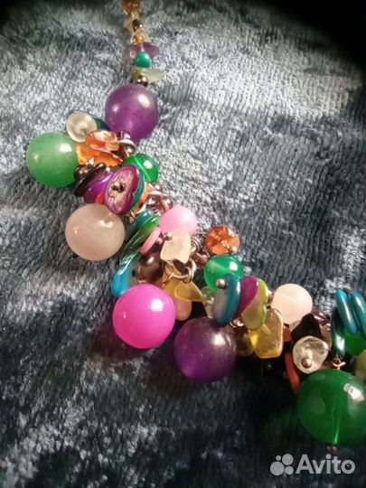 Ожерелье с самоцветами