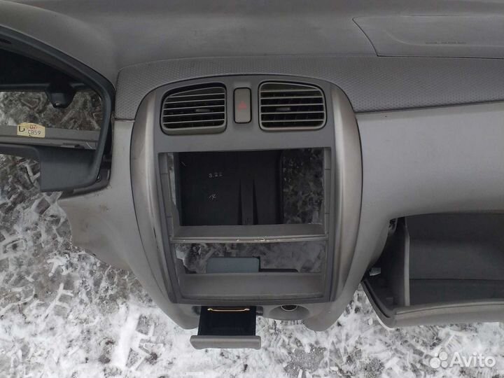 Mazda Primacy торпеда в сборе решётки, бардачок