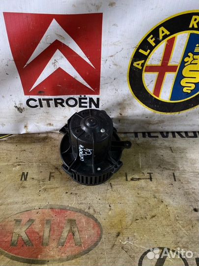Моторчик отопителя Citroen C4 купе TU5GP4 2008