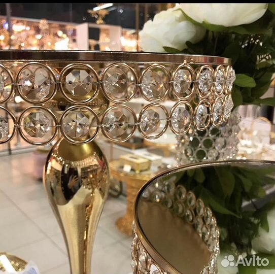 Тортница на ножке