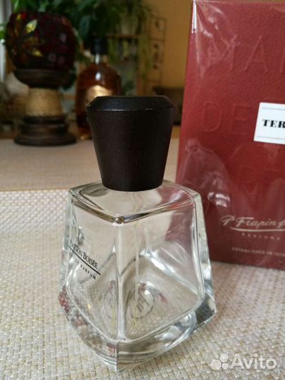 Флакон от духов от фирмы P Frapin & Co