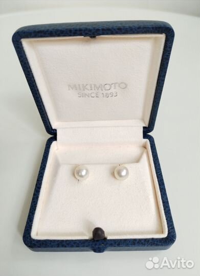 Серьги-гвоздики Mikimoto K18, белое золото 750