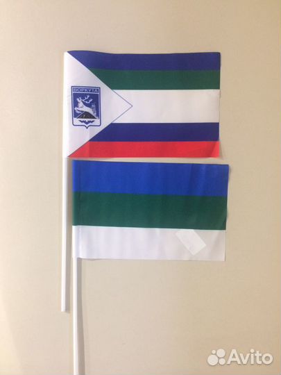 Флаги Республики Коми и Воркуты махательные