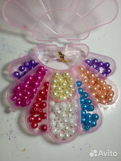 Набор из бусин