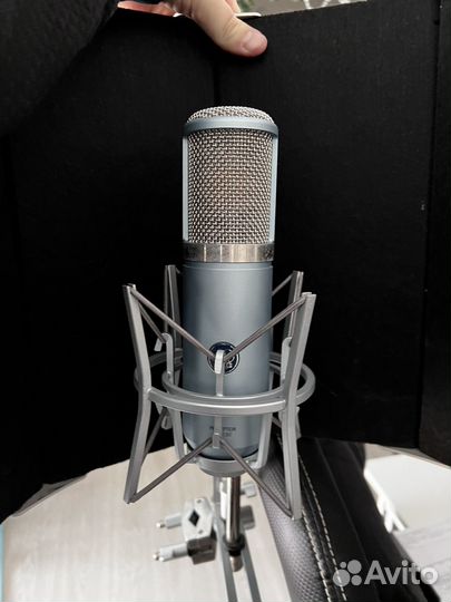 Студийный микрофон akg