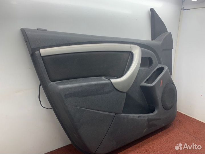 Обшивка двери передняя левая Renault Duster