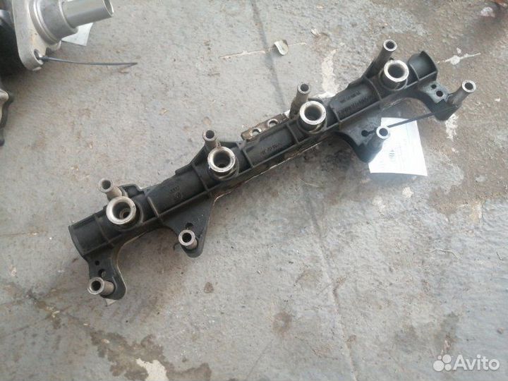 Рейка топливная (рампа) Volkswagen Passat B6 BVY