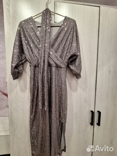 Платье с пайетками+ бижутерия