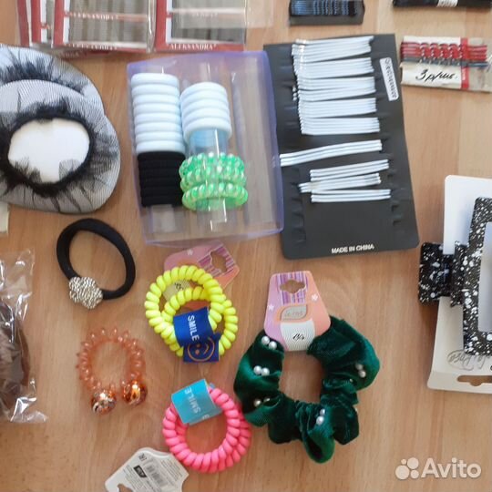 Набор для волос: невидимки, резинки, заколки