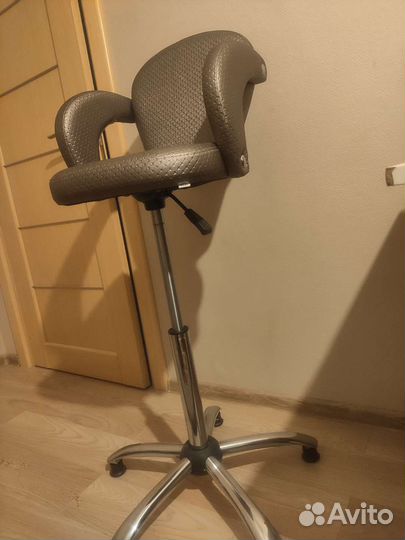 Детский стул для парикмахерской