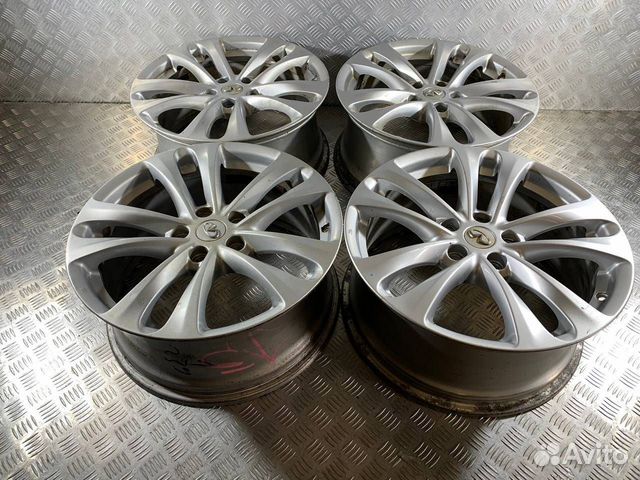 Комплект литых дисков R18x8 5x114.3