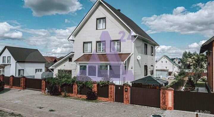 Коттедж 191 м² на участке 10 сот.