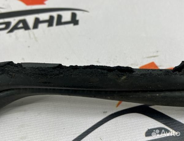 Уплотнительная резинка боковой двери передняя