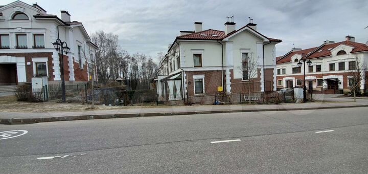 Дом 208 м² на участке 1,1 сот.