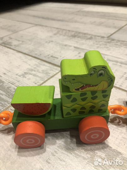 Паровозик деревянный