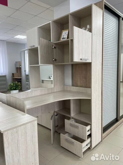 Письменный стол