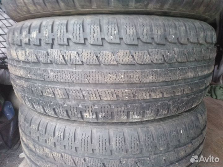 Kumho I'Zen KW27 215/55 R17 98V