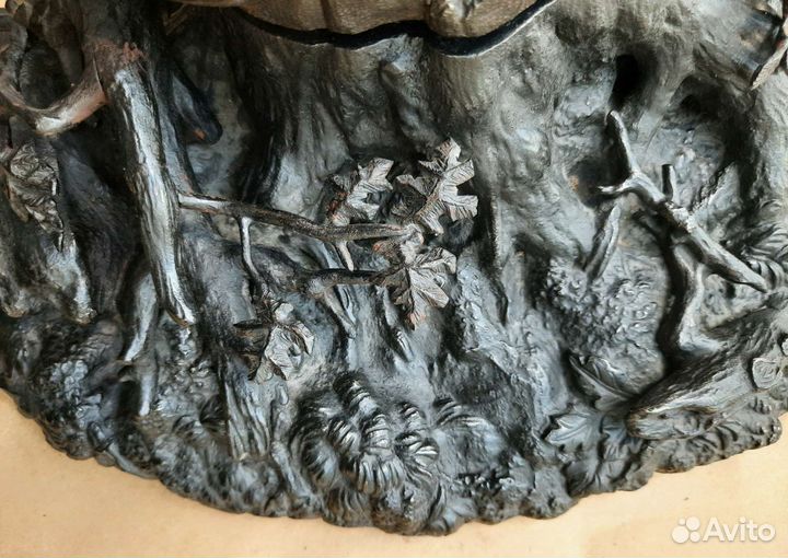 Чернильница «Драка филина с ястребом на пне»