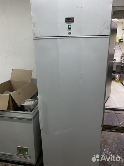 Холодильный шкаф