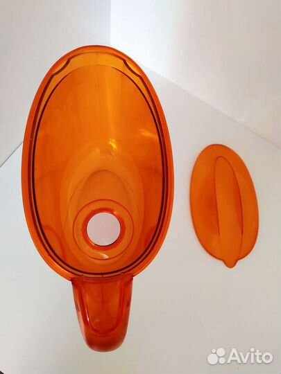 Кувшины пластиковый и стеклянный