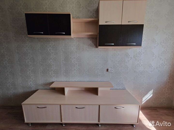 Тумба под тв со шкафчиками