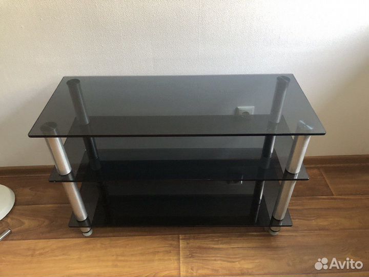 Стеклянная тумба под тв