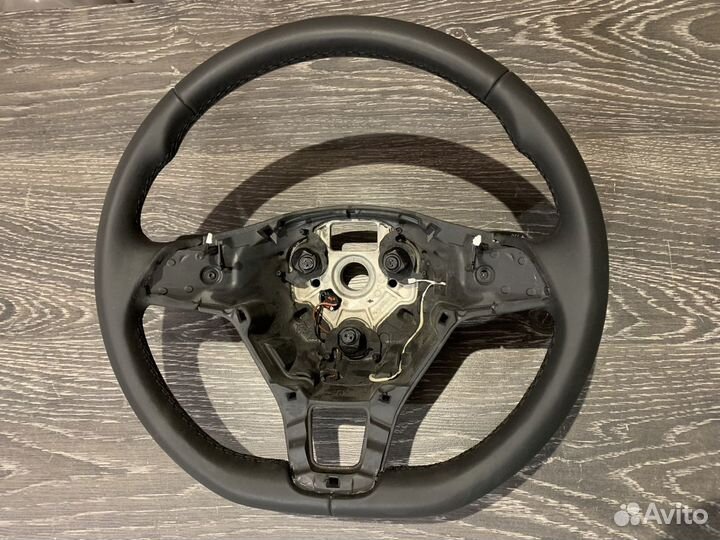 Руль VW с подогревом и лепестками Tiguan ll