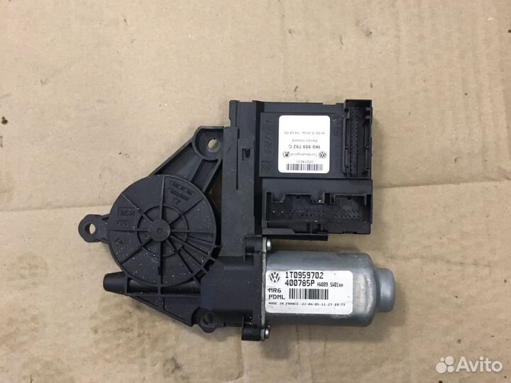 Моторчик стеклоподъемника Skoda Octavia A5 (3342)