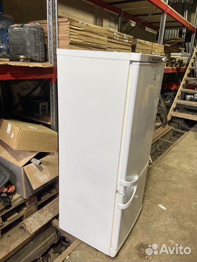 Холодильник Indesit