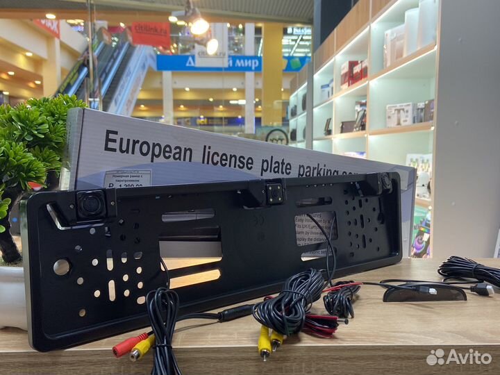 Номерная рамка с парктроником и задней камерой