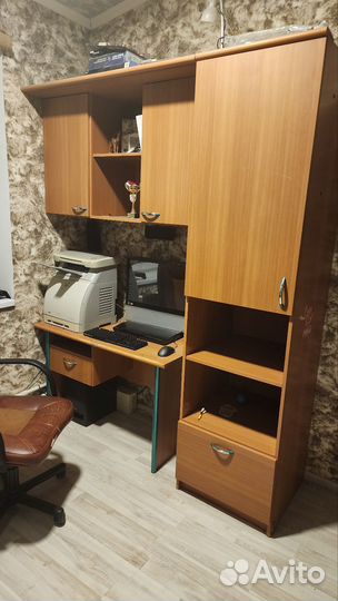 Гиганский компьютерный стол