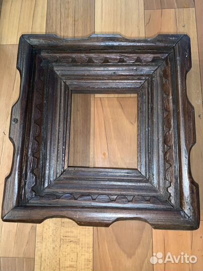 Резной киот для иконы 10,5х9,5 см