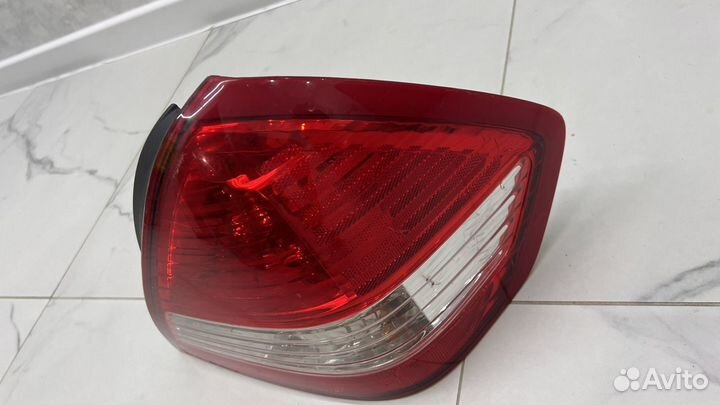 Фонарь задний правый Nissan Tiida C11 22504002