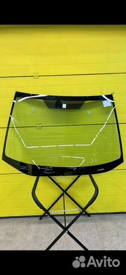 Лобовое стекло на Audi Q3