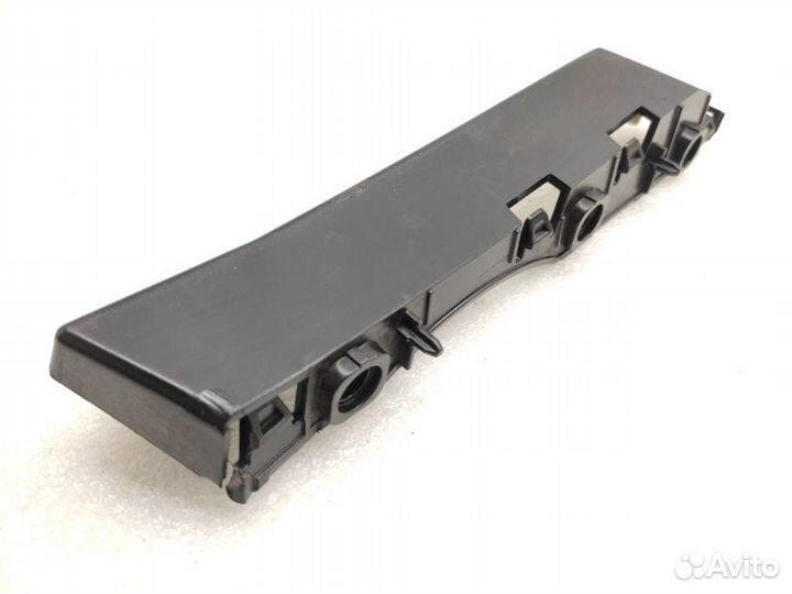 Крепление бампера переднее правое Land Rover