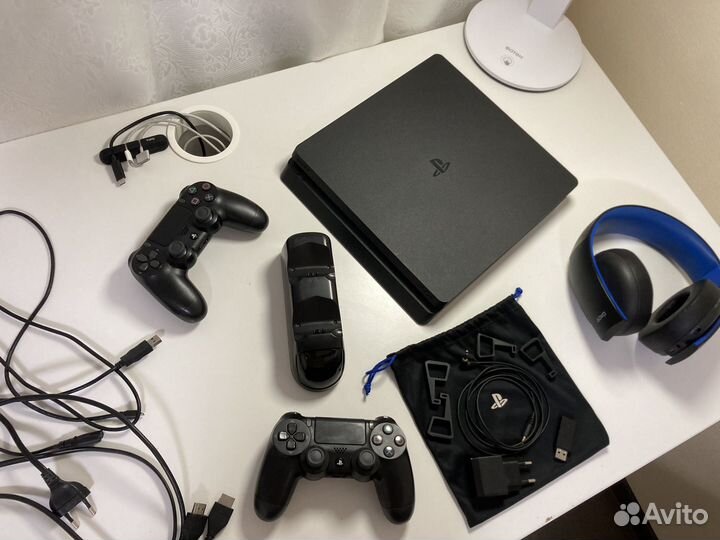Sony Playstation 4 Slim 1TB с большим комплектом